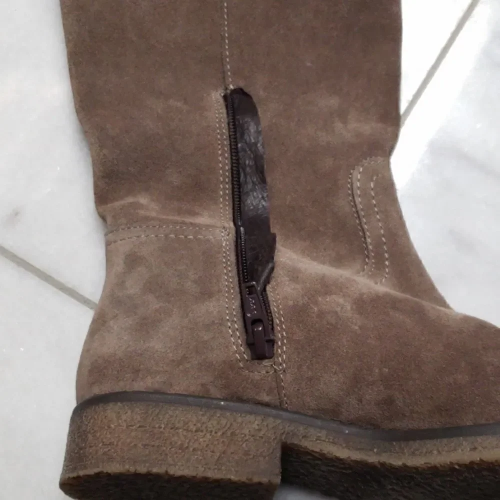 Kids Brown Fur Trimmed zip up Boots, us size 5